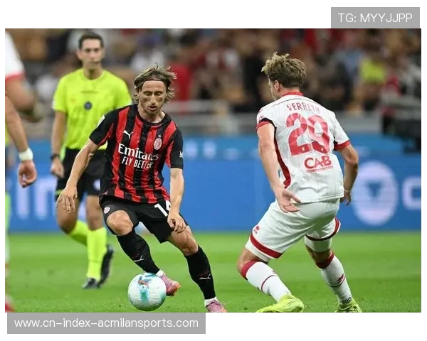 AC米兰门将脚下传球训练：后场组织进攻的能力被提升