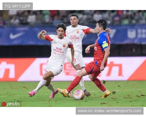 32岁前国脚恐被海港放弃，多队争抢燃起转会大战