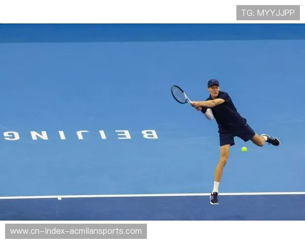 网球高手连打死角形成压倒性优势